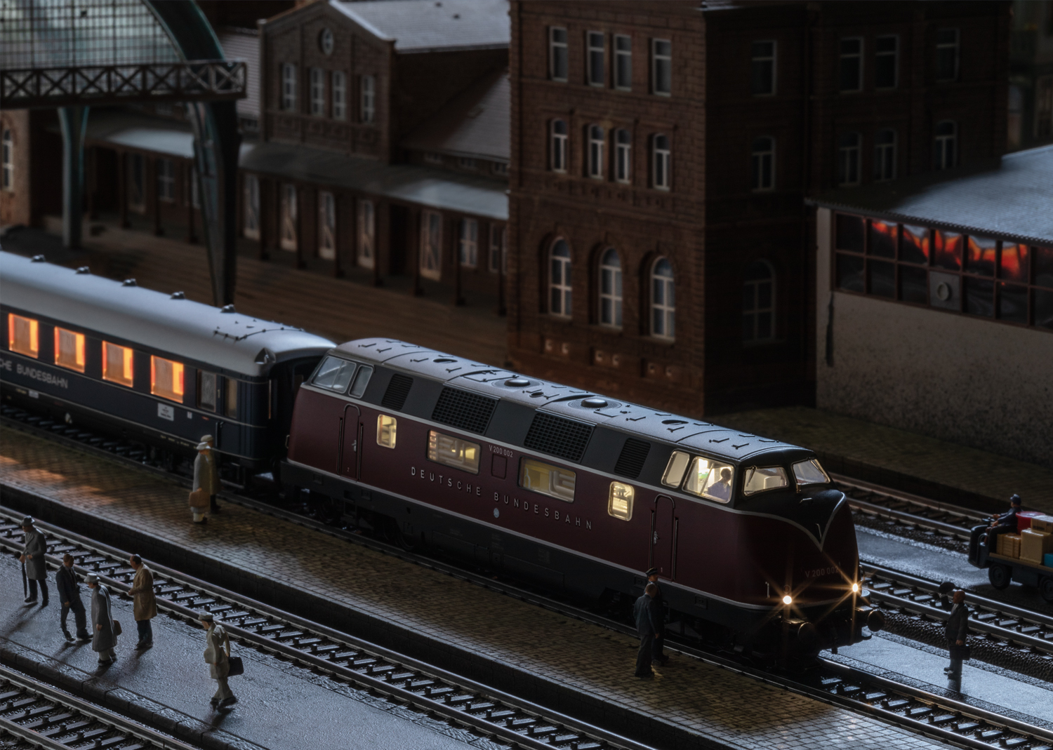 Marklin 38200 DB Class V 200 002 AC / 3-Rail Diesel Locomotive - V9