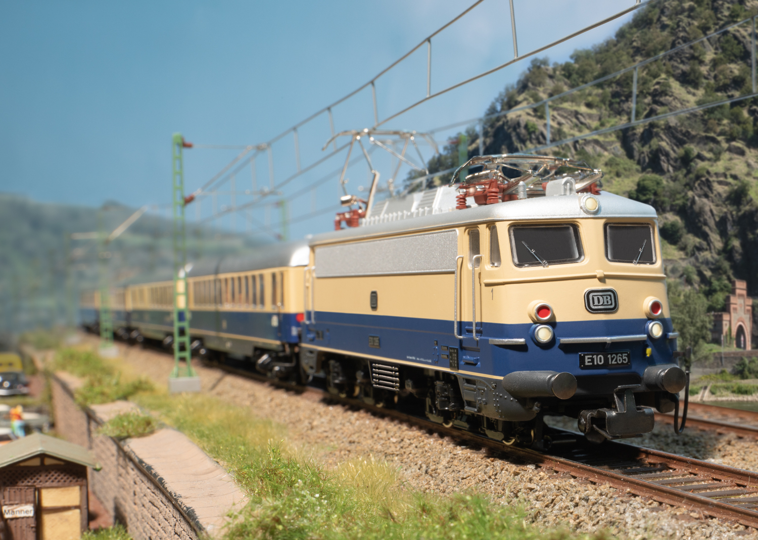 Marklin 30391 Rheingold Class E10.12 Electric Locomotive - V5