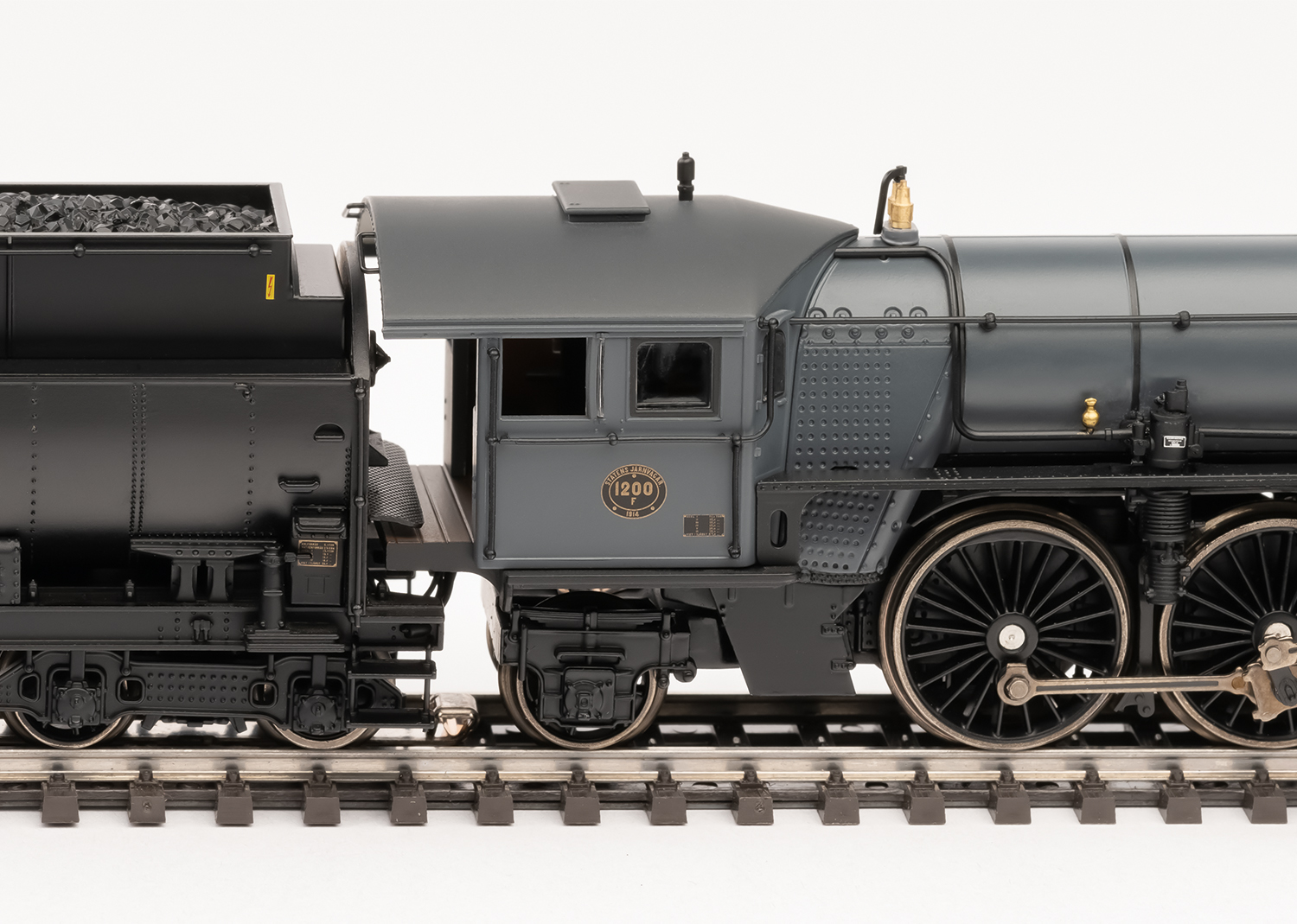 Marklin 39490 Class F 1200 Steam Locomotive - V7