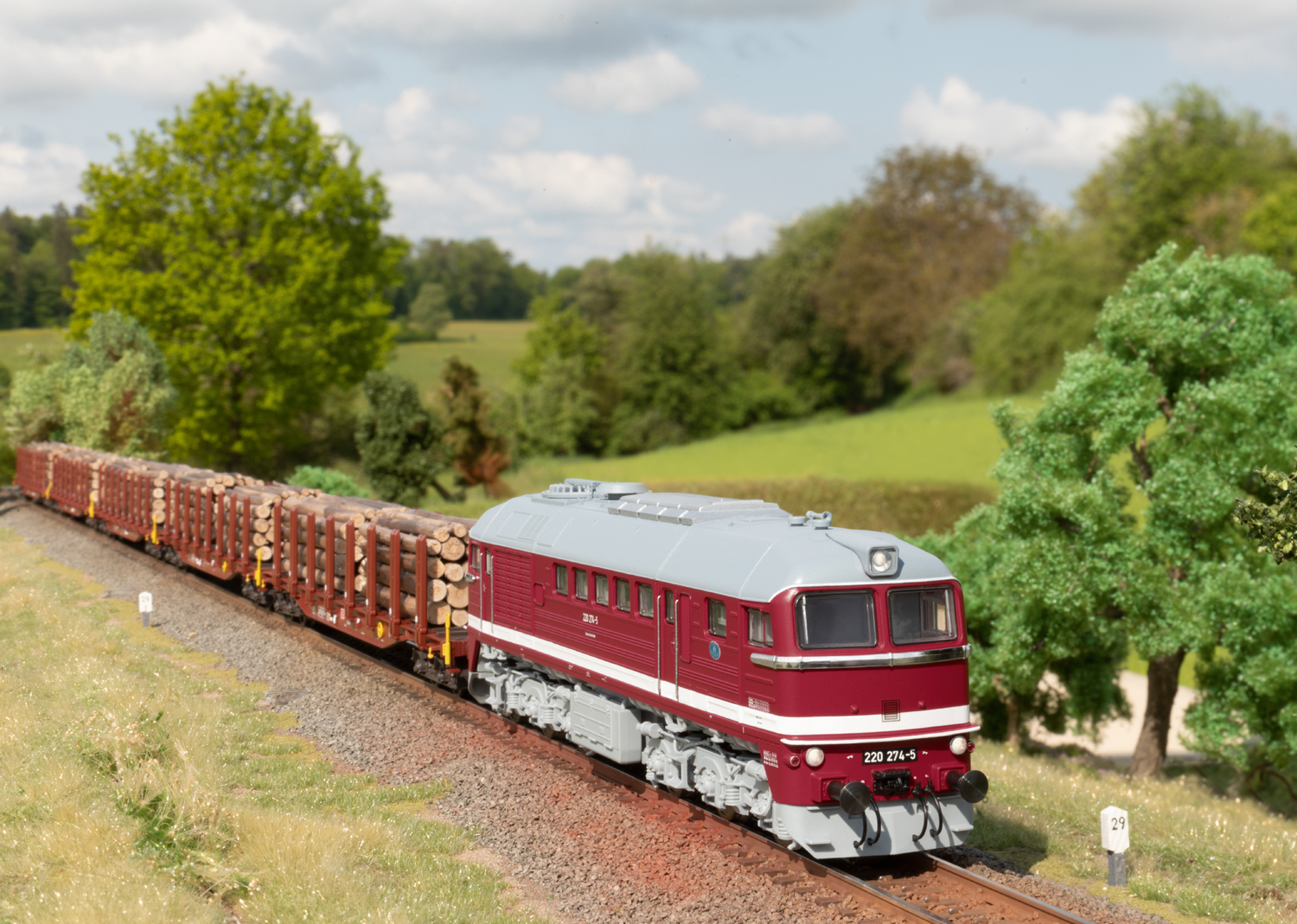 Marklin 39201 Class 220 Diesel Locomotive - V3