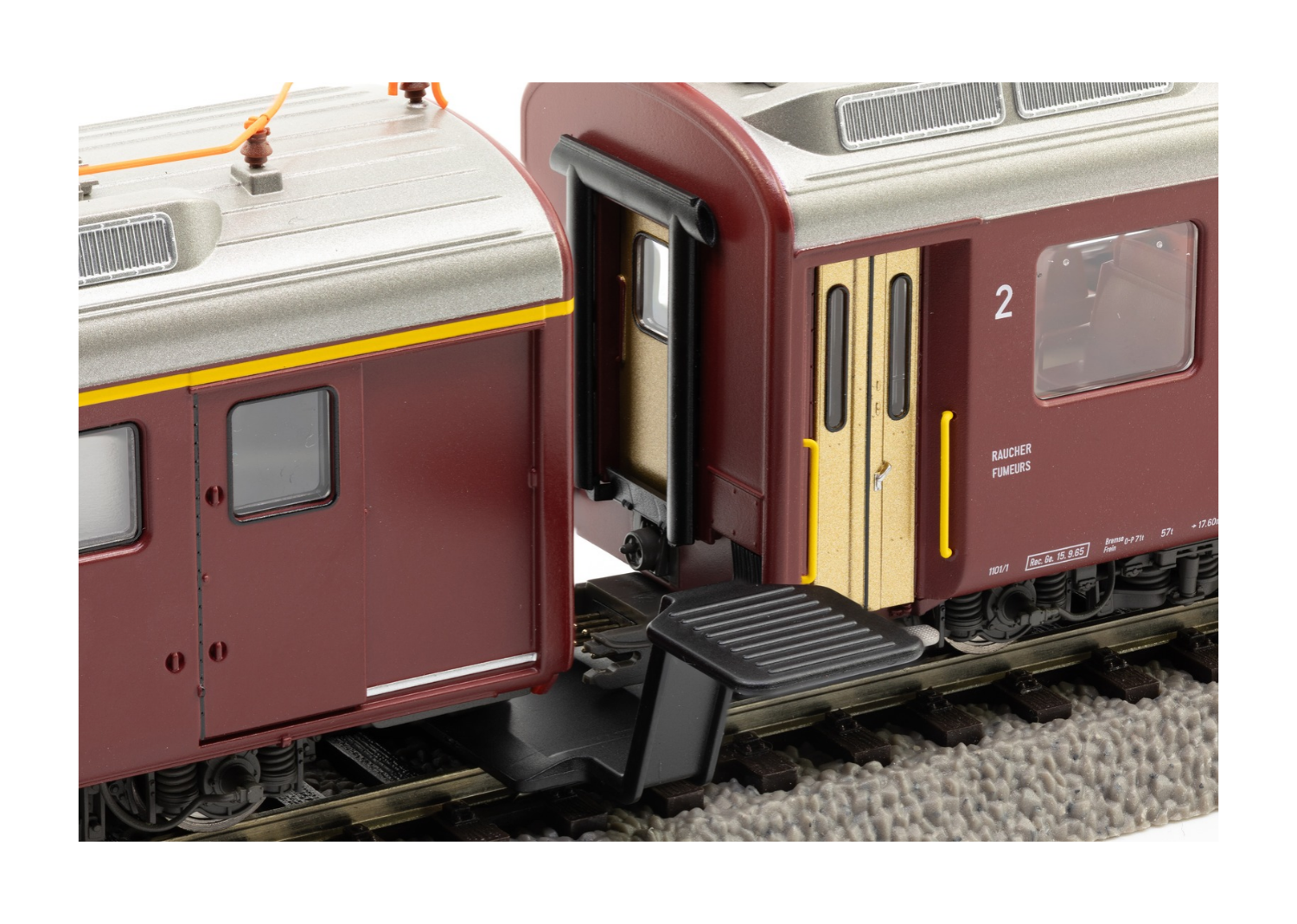 PIKO 97253 SBB RABDe 12/12 “Mirage” Railcar in Striking Red - V9