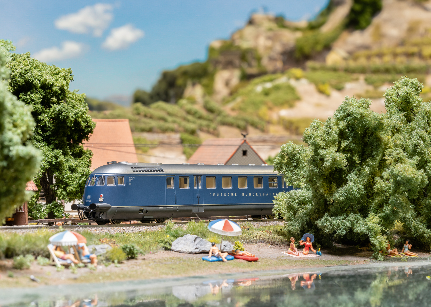 Marklin 39698 Class VT 92.5 Salon Powered Rail Car - V4