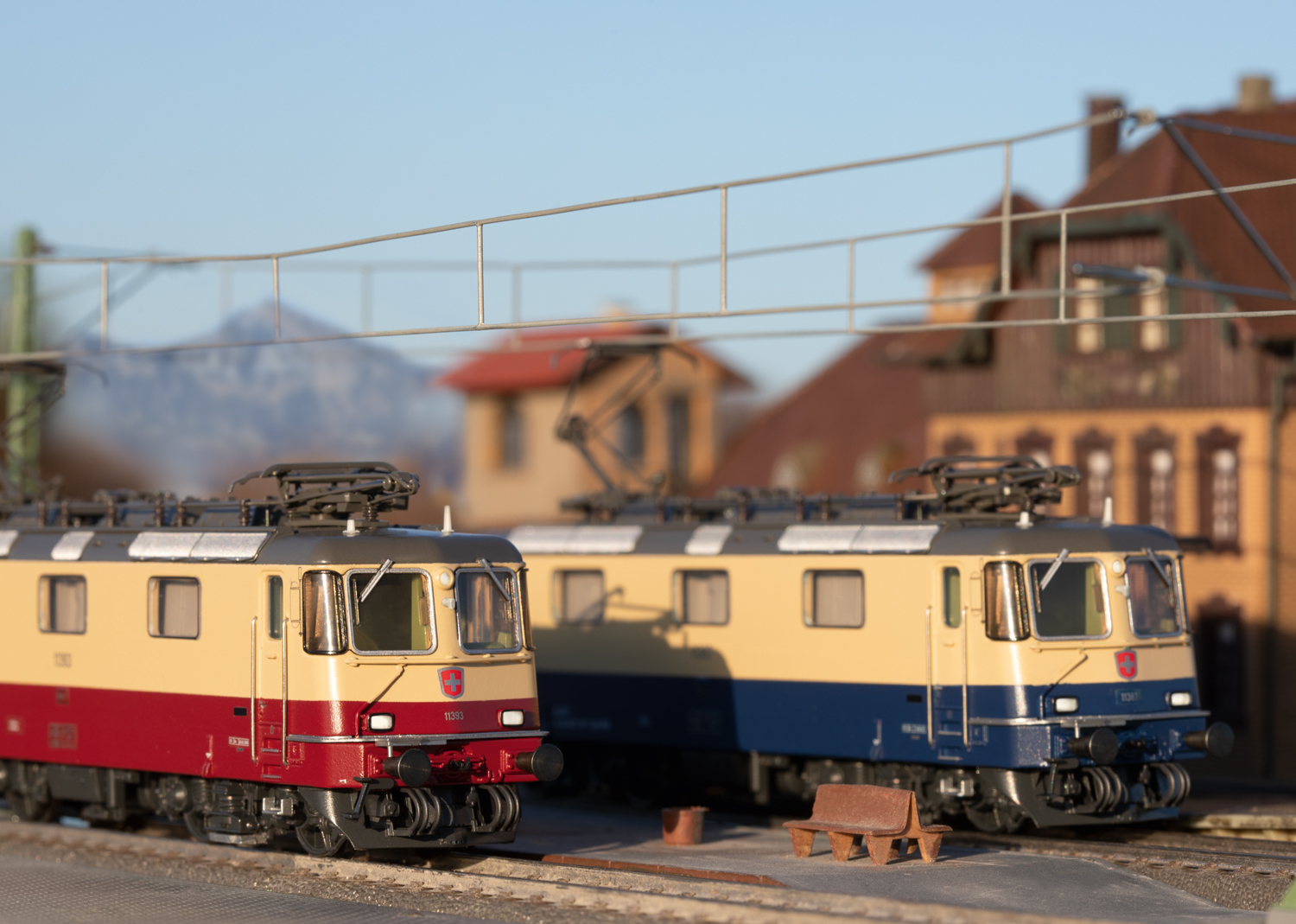 Marklin 37300 Class Re 421 Double Electric Locomotive Set - V2